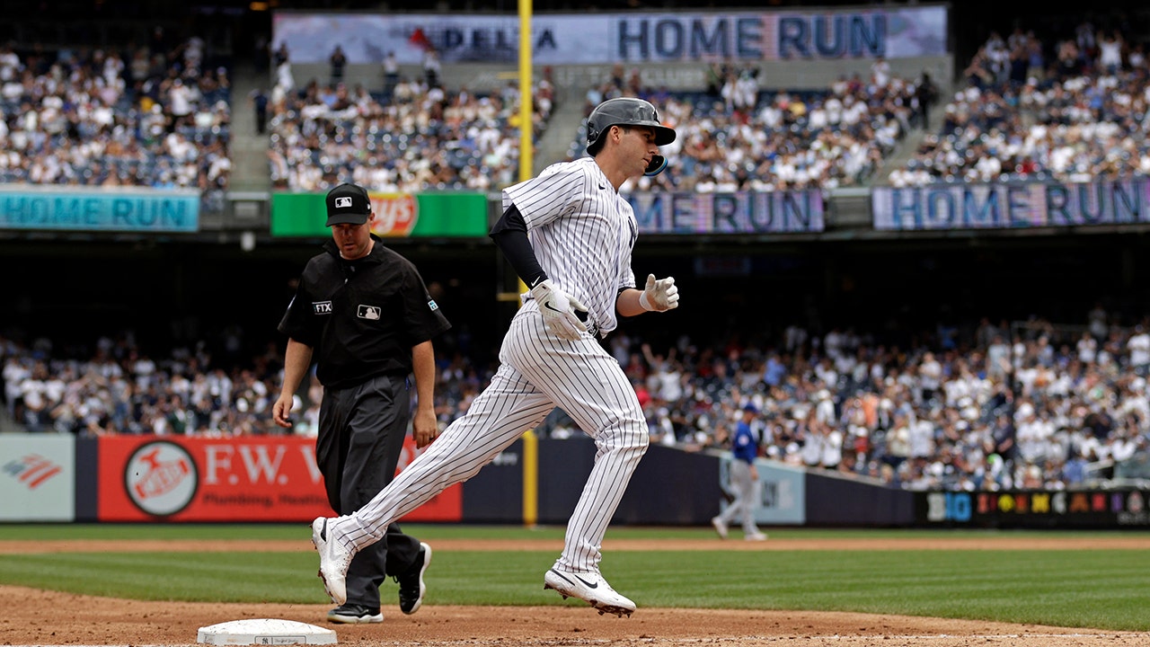 Kyle Higashioka dos Yankees decola a 35 MPH, New York Cubs Railroad