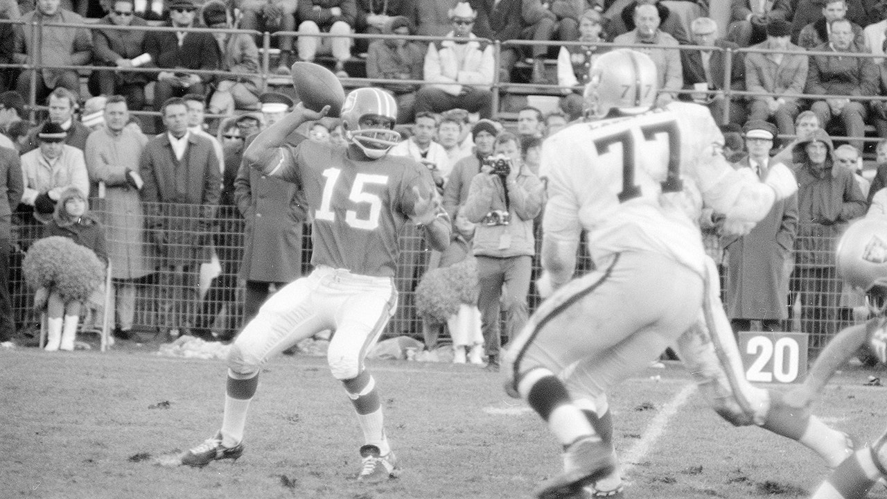 Former Buffalo Bills Pro Bowler, AFL's first Black starting quarterback has  died 