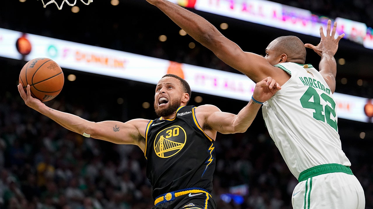 Steph Curry's 43 Points Help Golden State Beat Celtics in NBA