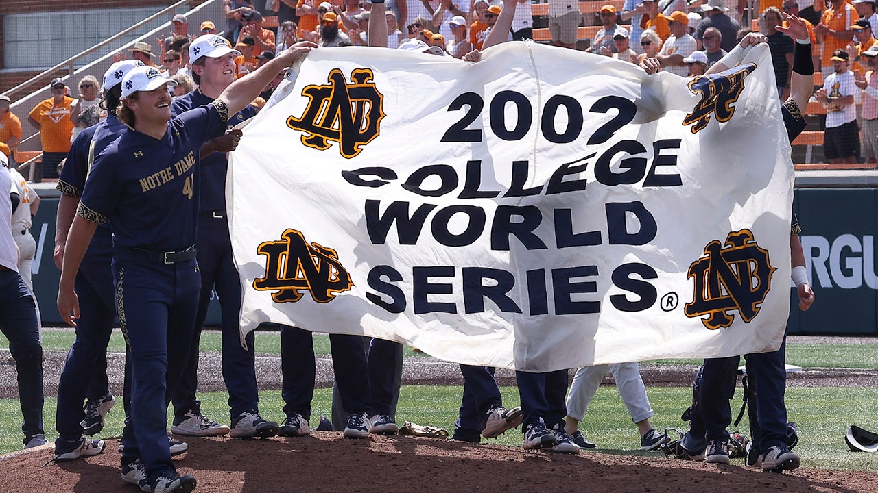 Notre Dame tops Tennessee in stunning upset as top overall seed fails to  reach College World Series 