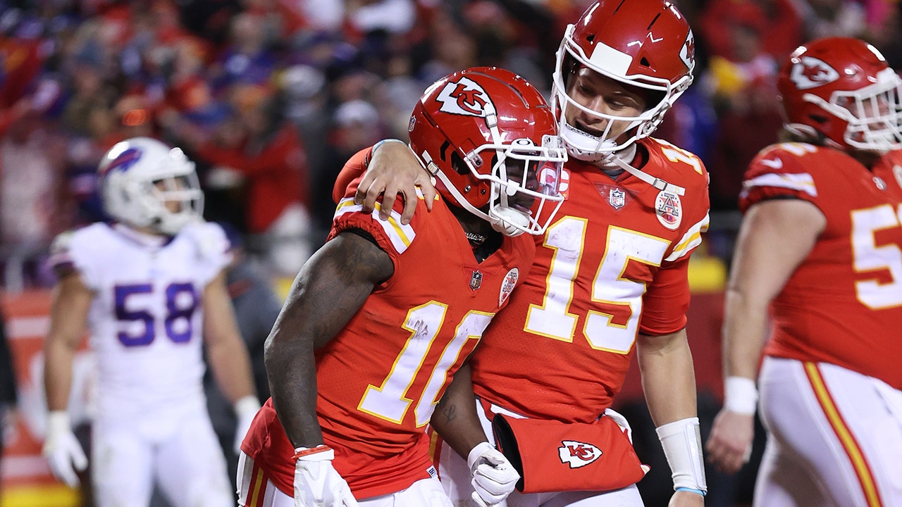 Kansas City Chiefs' Tyreek Hill (10) warms up before the NFL Super