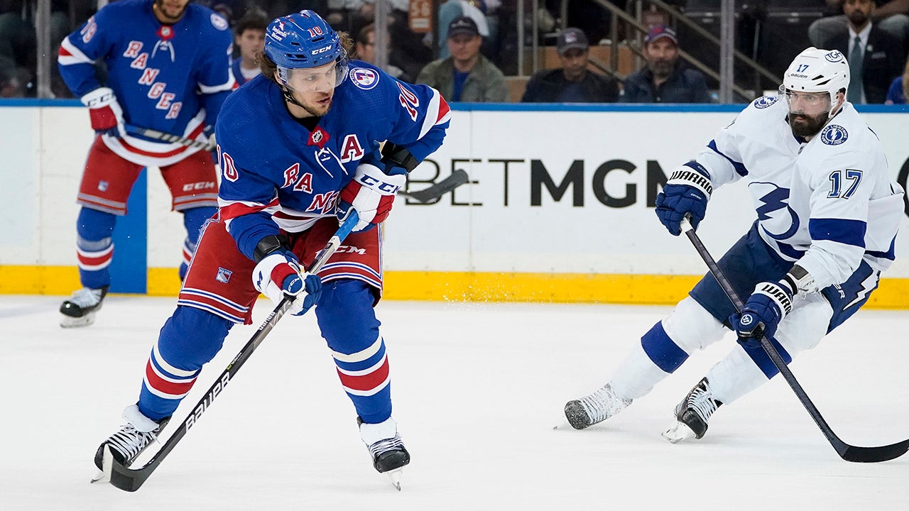 Chytil Scores Twice, Rangers Rout Lightning 6-2 in Game 1