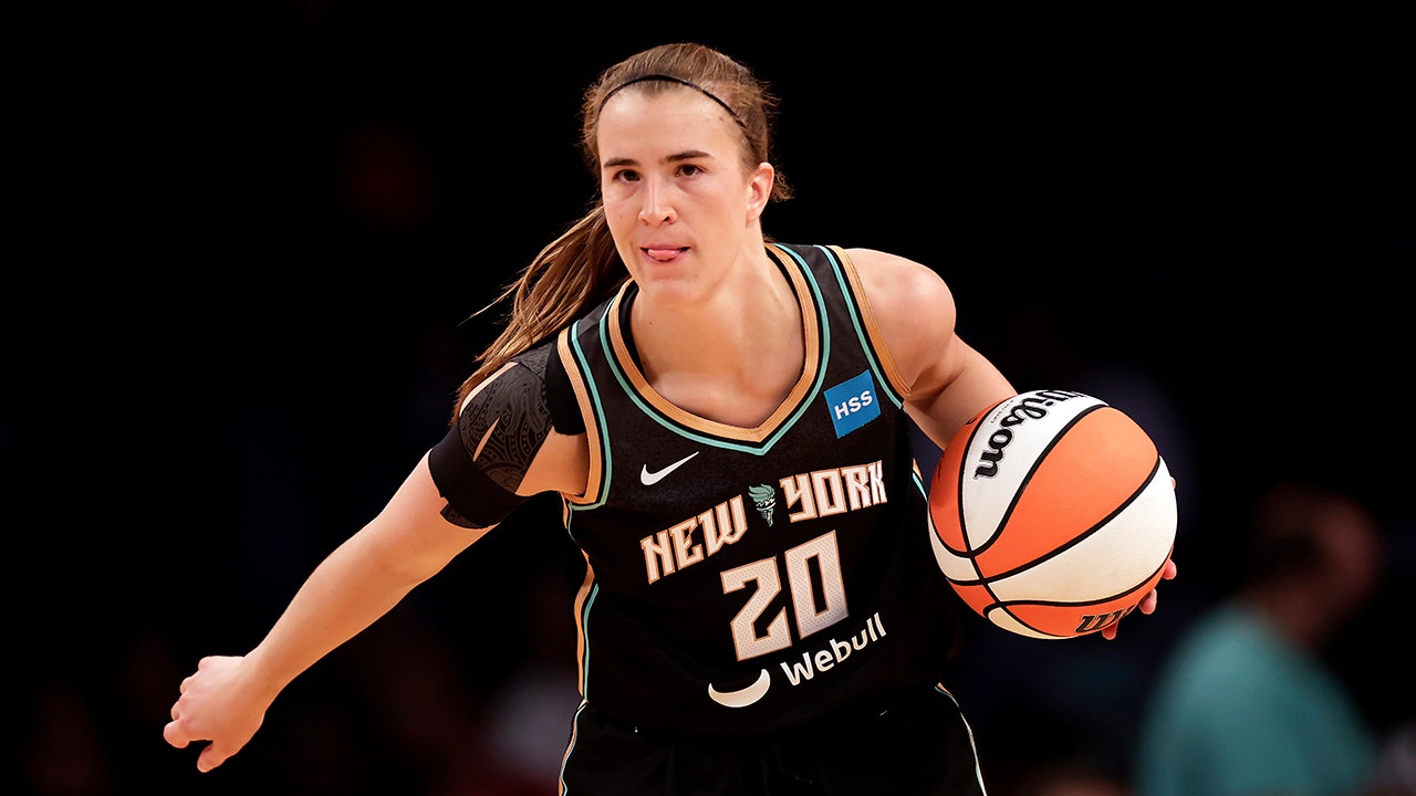 Sabrina Ionescu sets WNBA and NBA all-time record in three-point contest