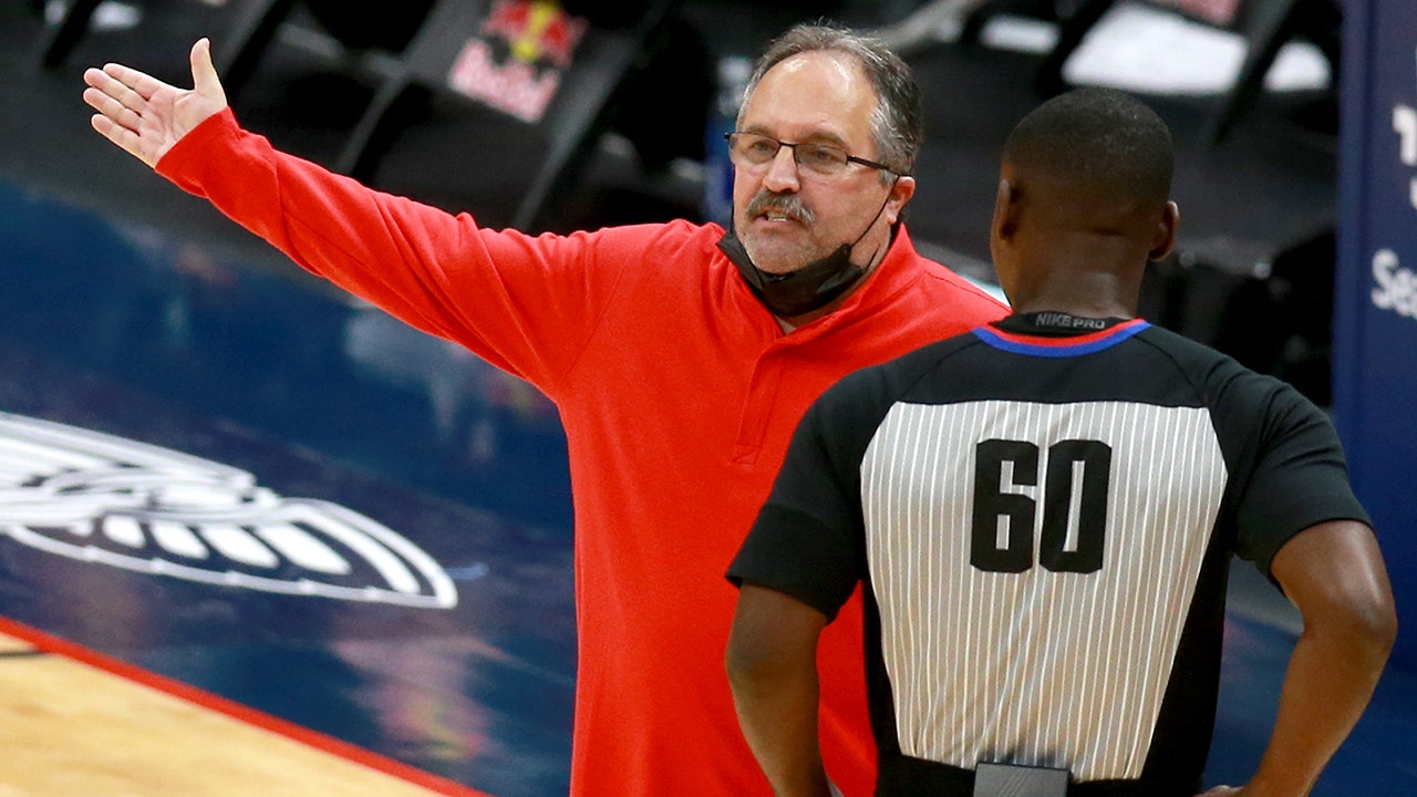 Ex-NBA coach Stan Van Gundy downplays inflation woes in tweet about Jan. 6