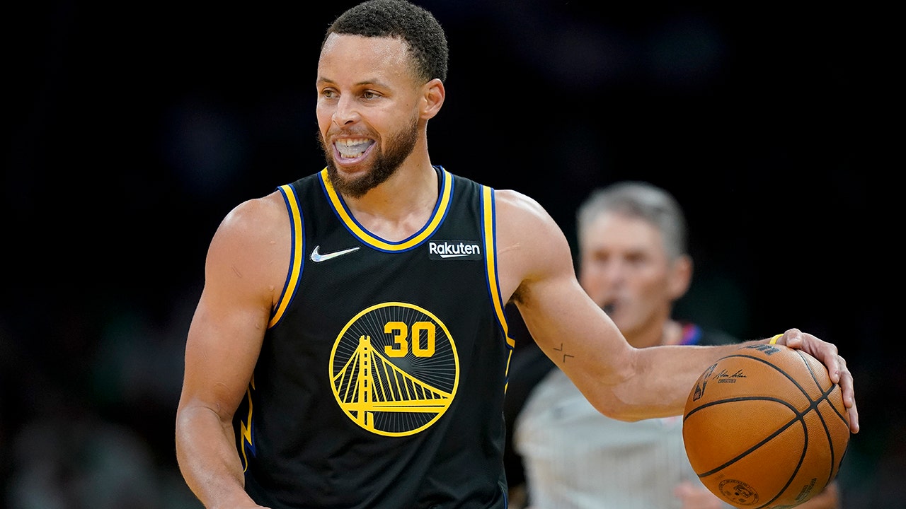 Tracy McGrady puts Stephen Curry's legacy into focus as Warriors star pursues 4th ring thumbnail