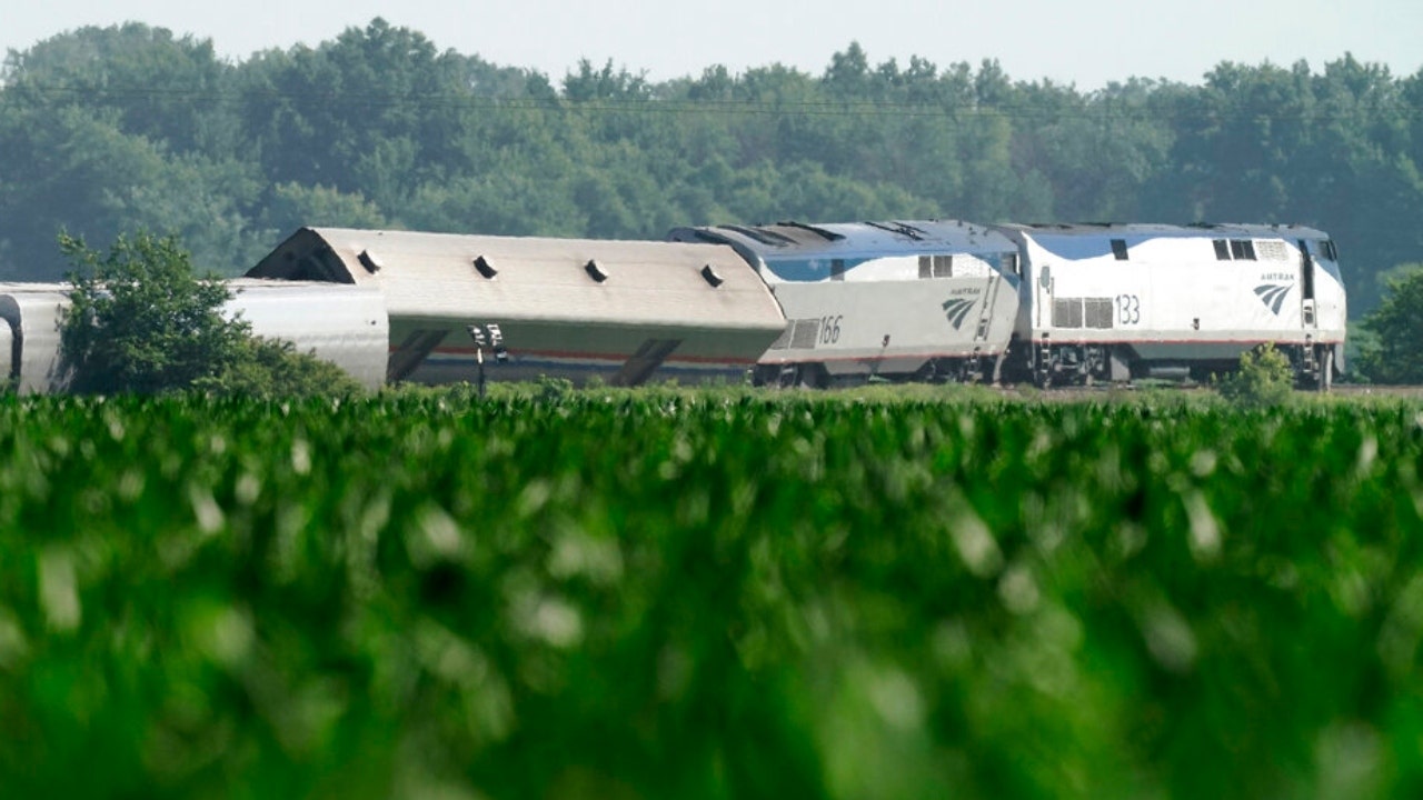 Missouri Amtrak derailment: 4 dead, NTSB investigators on scene