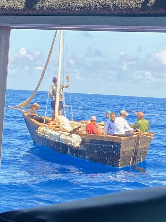 Cảnh sát biển gửi lại 46 người Cuba gặp nạn trên biển