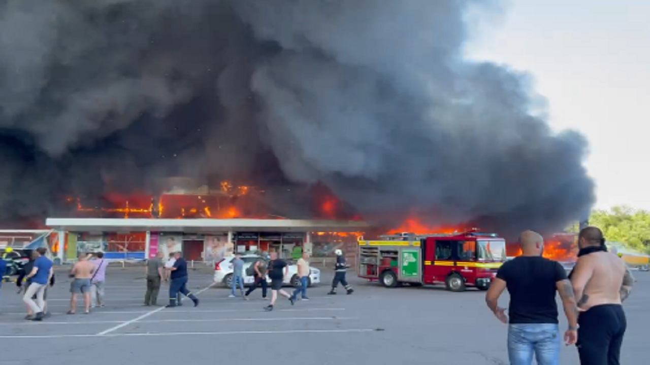 Russia fired rockets at Ukraine mall containing ‘more than a thousand civilians,’ Zelenskyy says