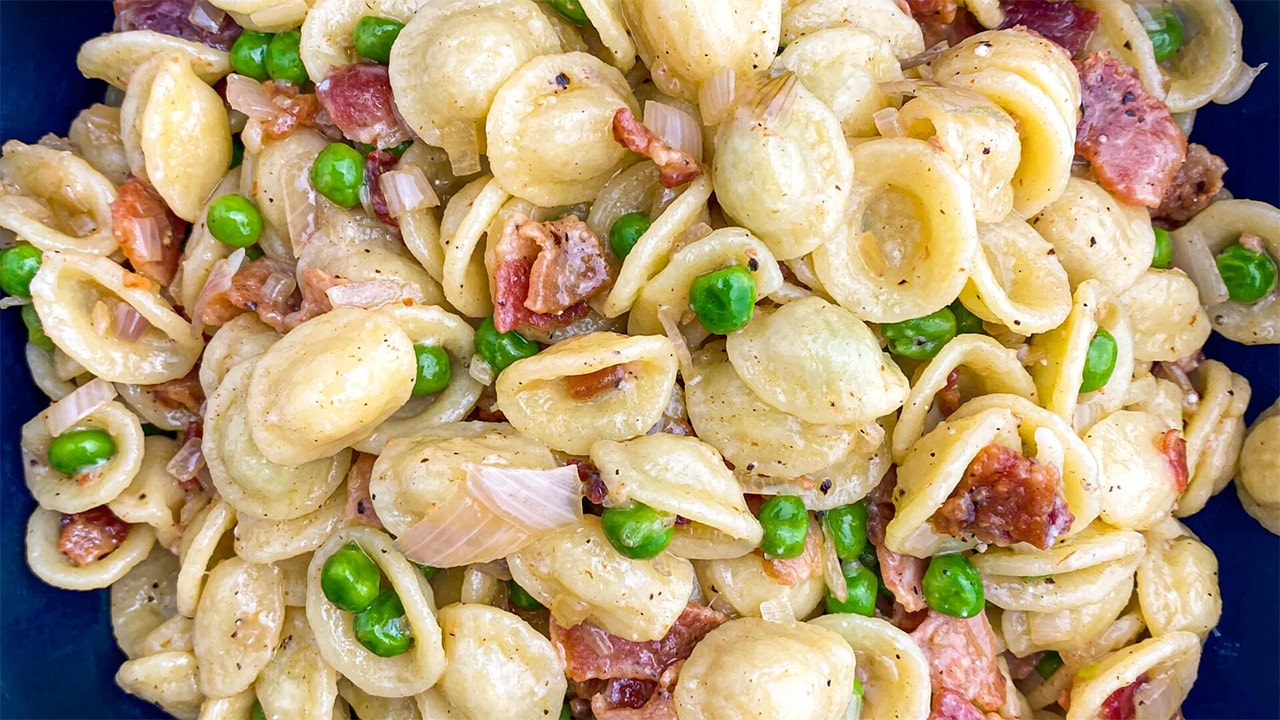 Cheesy pasta with bacon and peas: Try the recipe