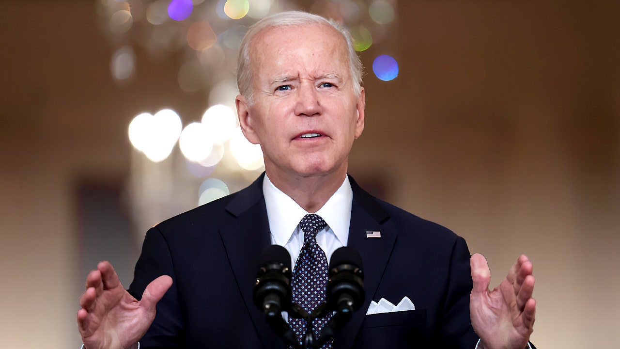 Elon Musk, Twitter users mock Biden for reading ‘End of Quote’ from teleprompter during live address