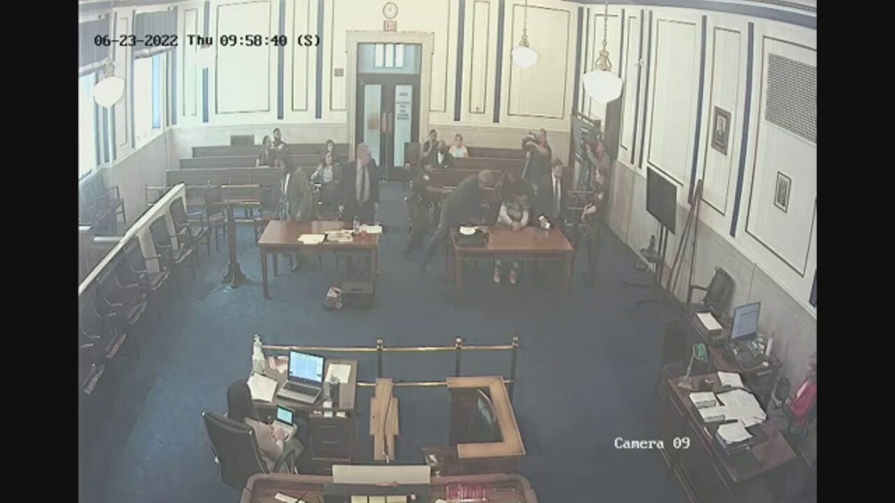 News :Ohio father attacks suspect accused of killing child in courtroom: video
