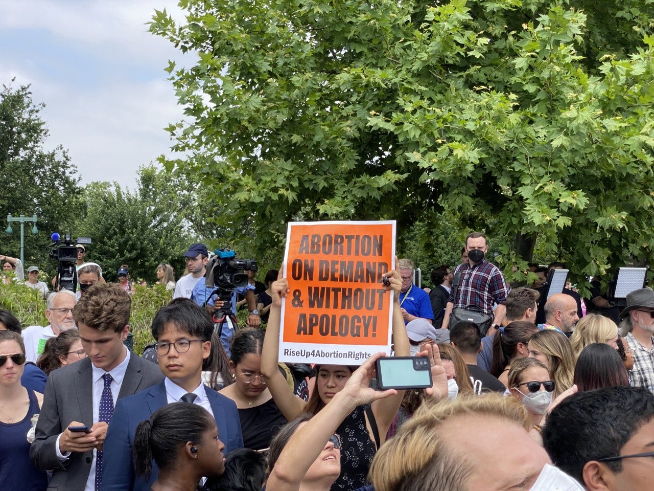 Supreme Court overturns Roe v. Wade: Photos of protesters, crowds ...