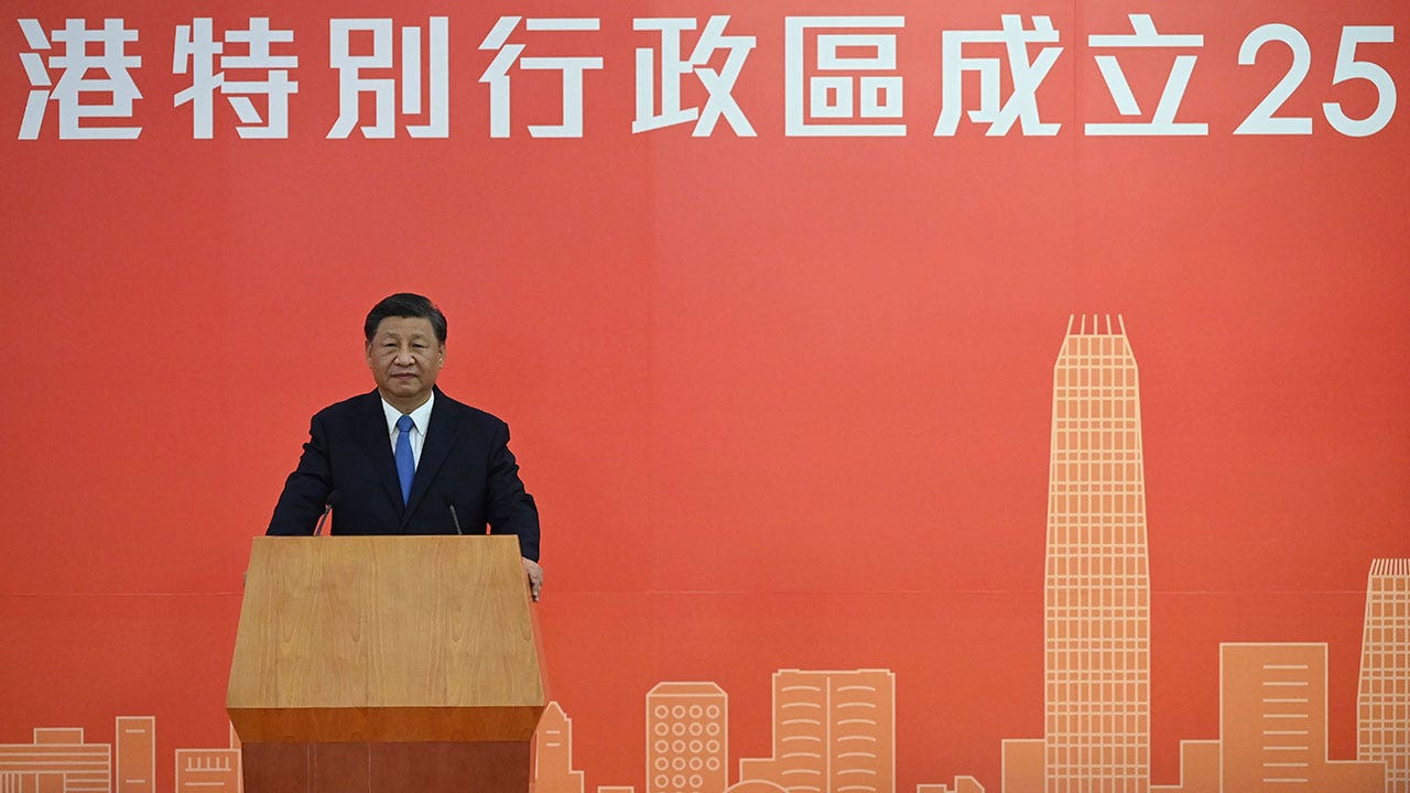 Xi arrives in Hong Kong for 25th anniversary of handover