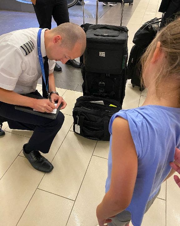 United Airlines captain writes letter to tooth fairy for little girl who lost her tooth during a flight