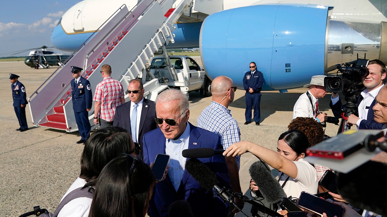 Biden arrives on secluded South Carolina island for week-long family vacation