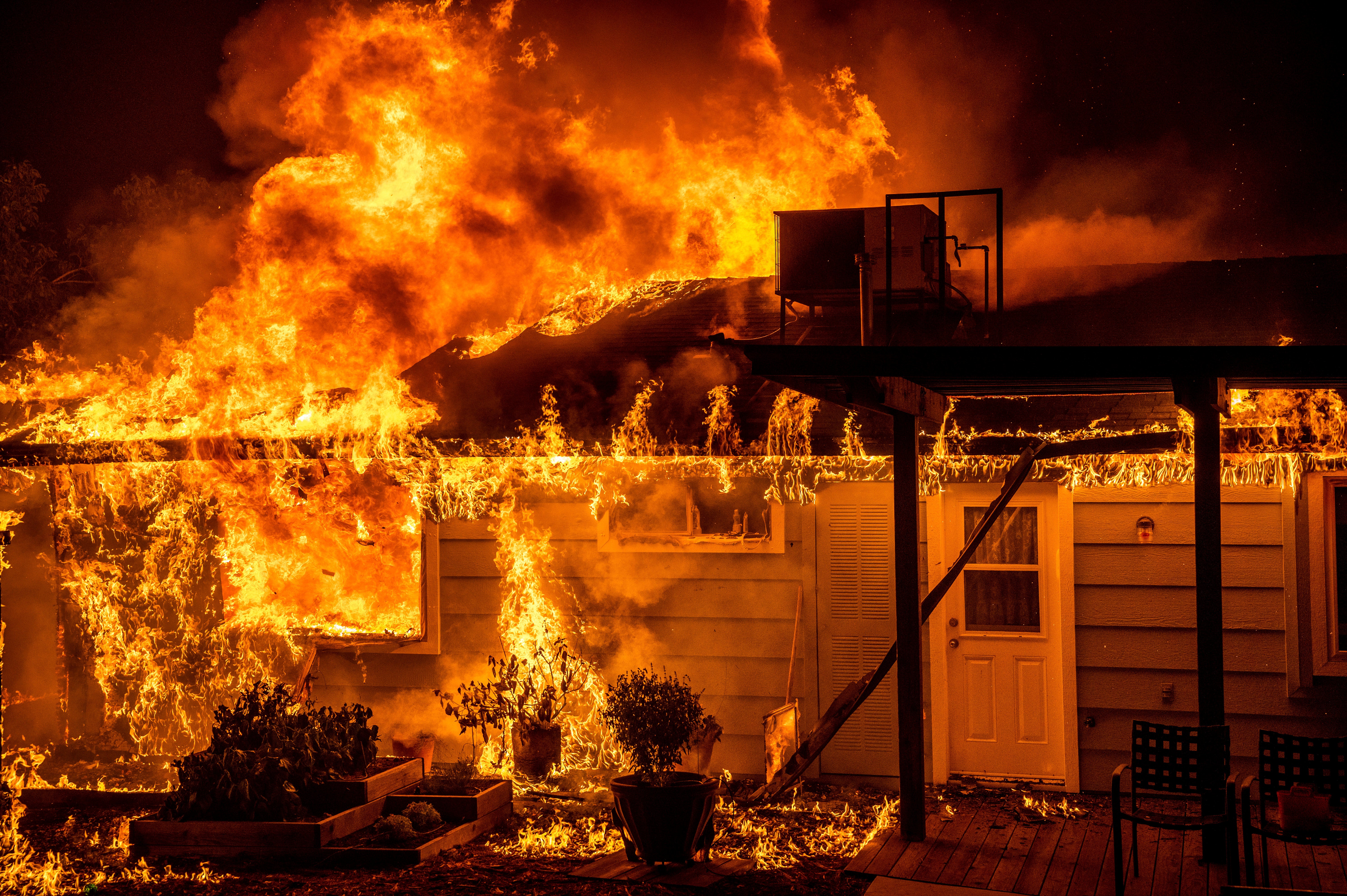 California’s largest wildfire of the year burns near Yosemite