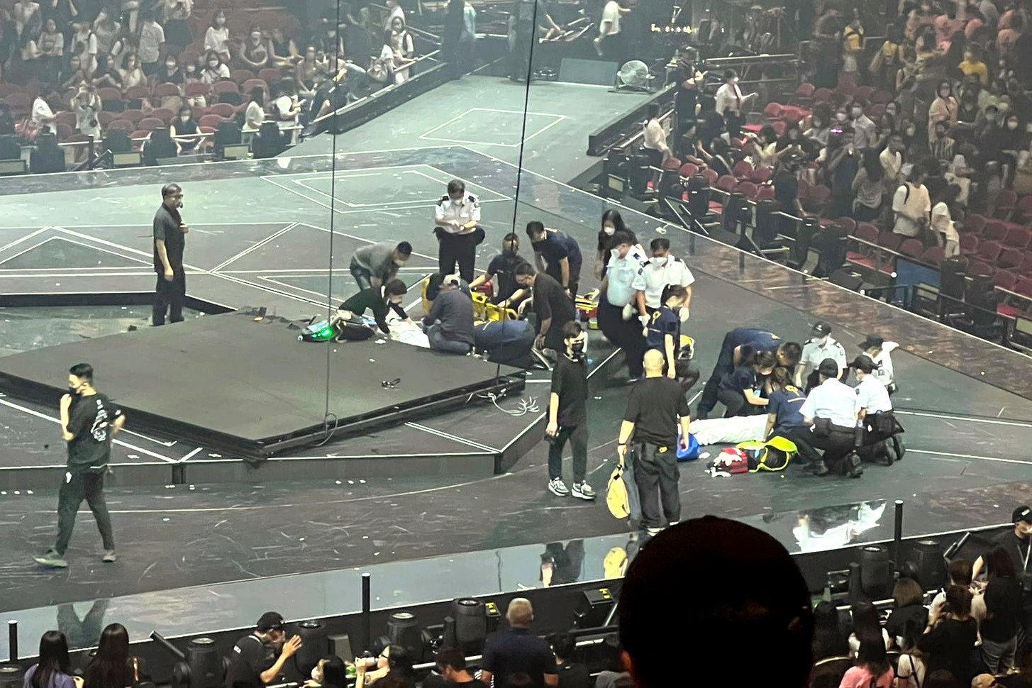 Hong Kong authorities to investigate after massive screen falls during concert, injures dancers