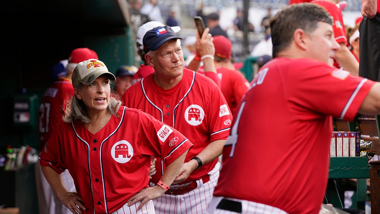 2022 Congressional Baseball Game: Democratic Rep. Linda Sanchez flips off Republican lawmakers