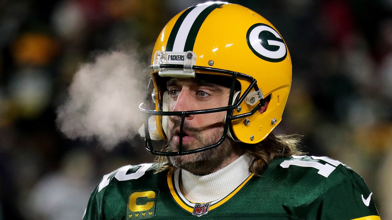 Aaron Rodgers shows up to Packers camp as Nicolas Cage lookalike