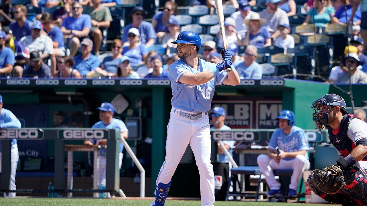 Whit Merrifield's ironman streak ends with toe injury