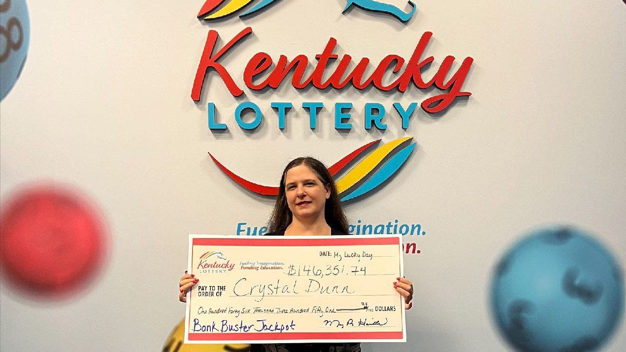 Kentucky woman wins $146K lottery, offers gift cards to others: 'Paying it forward'