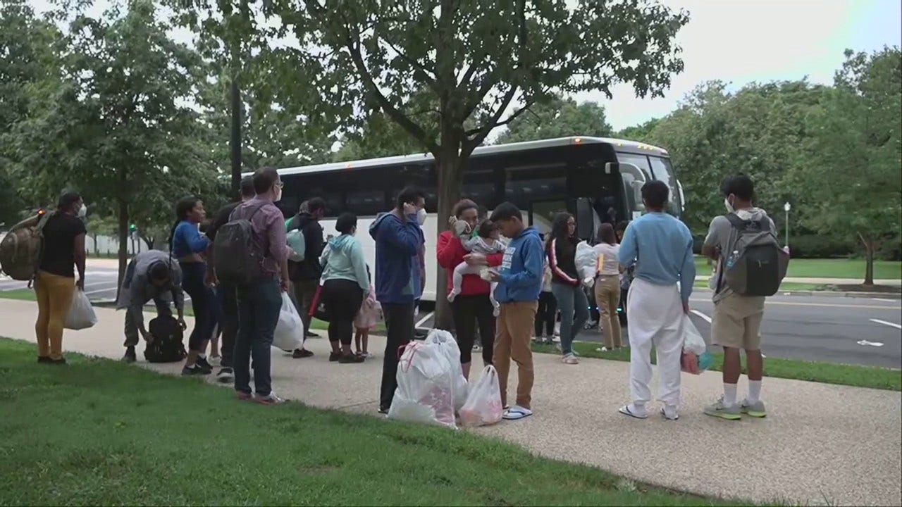 More migrants from Texas arrive in DC by bus after mayor asks for National Guard help
