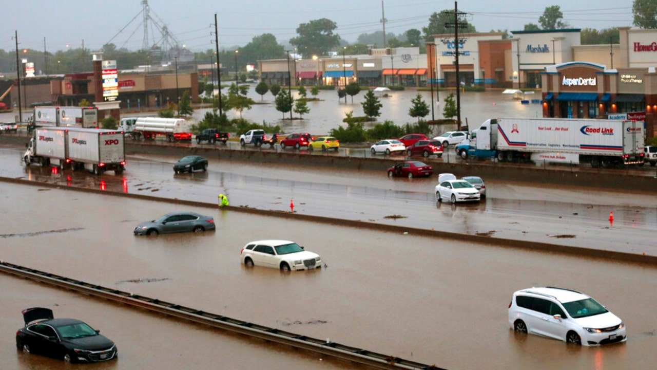 St. Louis flooding: At least 1 dead in historic event