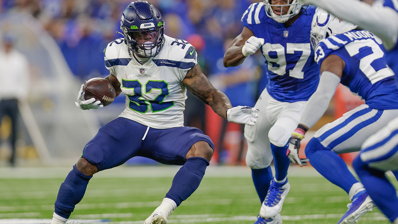 Minnesota Vikings 7-21 Seattle Seahawks: Chris Carson impresses as Seattle  win fourth straight, NFL News