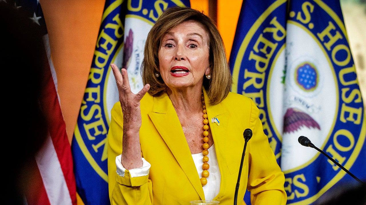 Bill to prevent lawmakers and their spouses from stock trading at standstill as Pelosi faces backlash