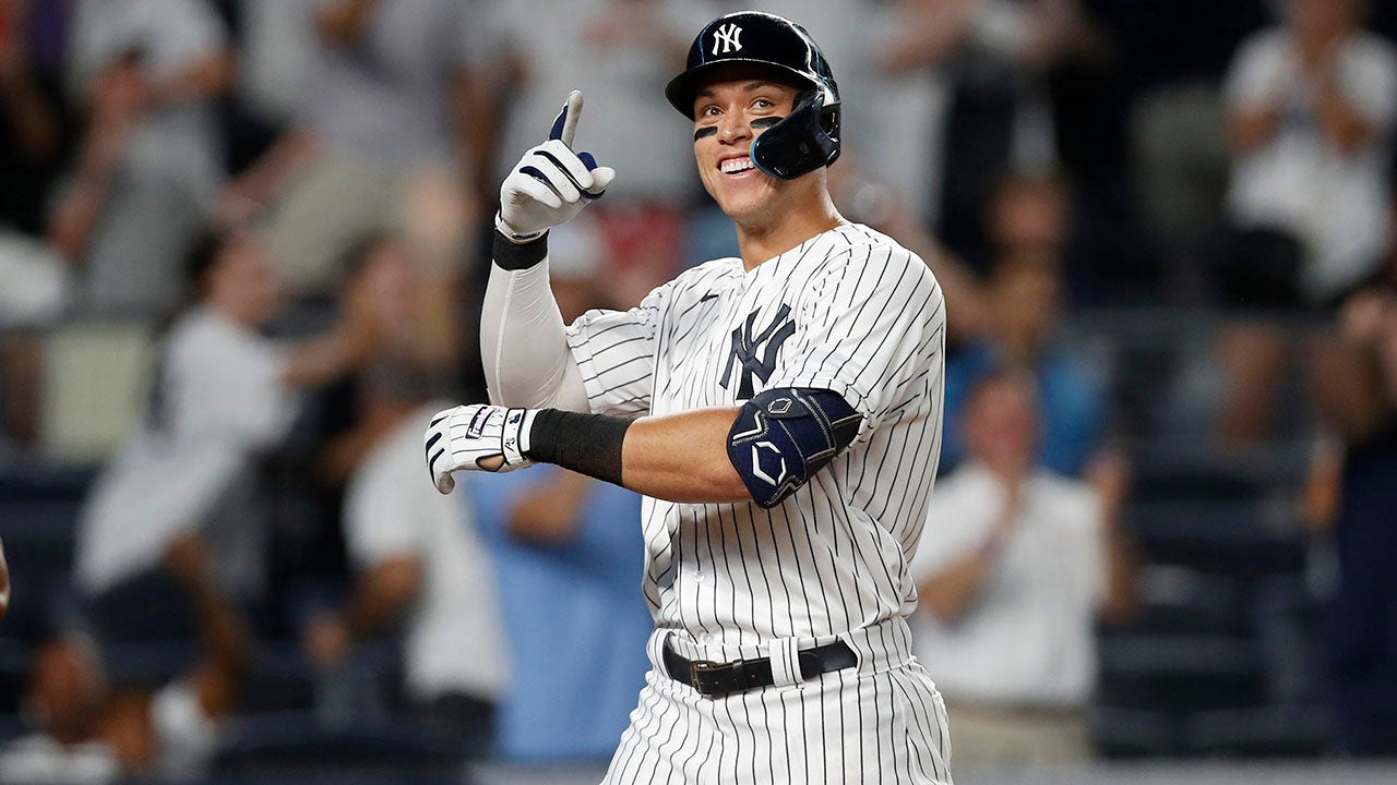 Bleacher Report on X: AARON JUDGE HAS DONE IT 🚨 62 HOME RUNS, THE NEW  AMERICAN LEAGUE RECORD  / X
