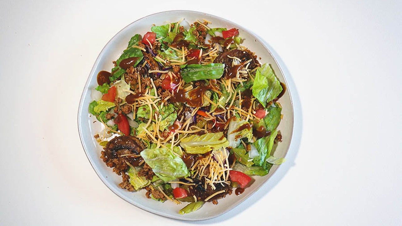Try this cheeseburger salad recipe for a healthier option to the classic burger! (Profile Plan) (Profile Plan)