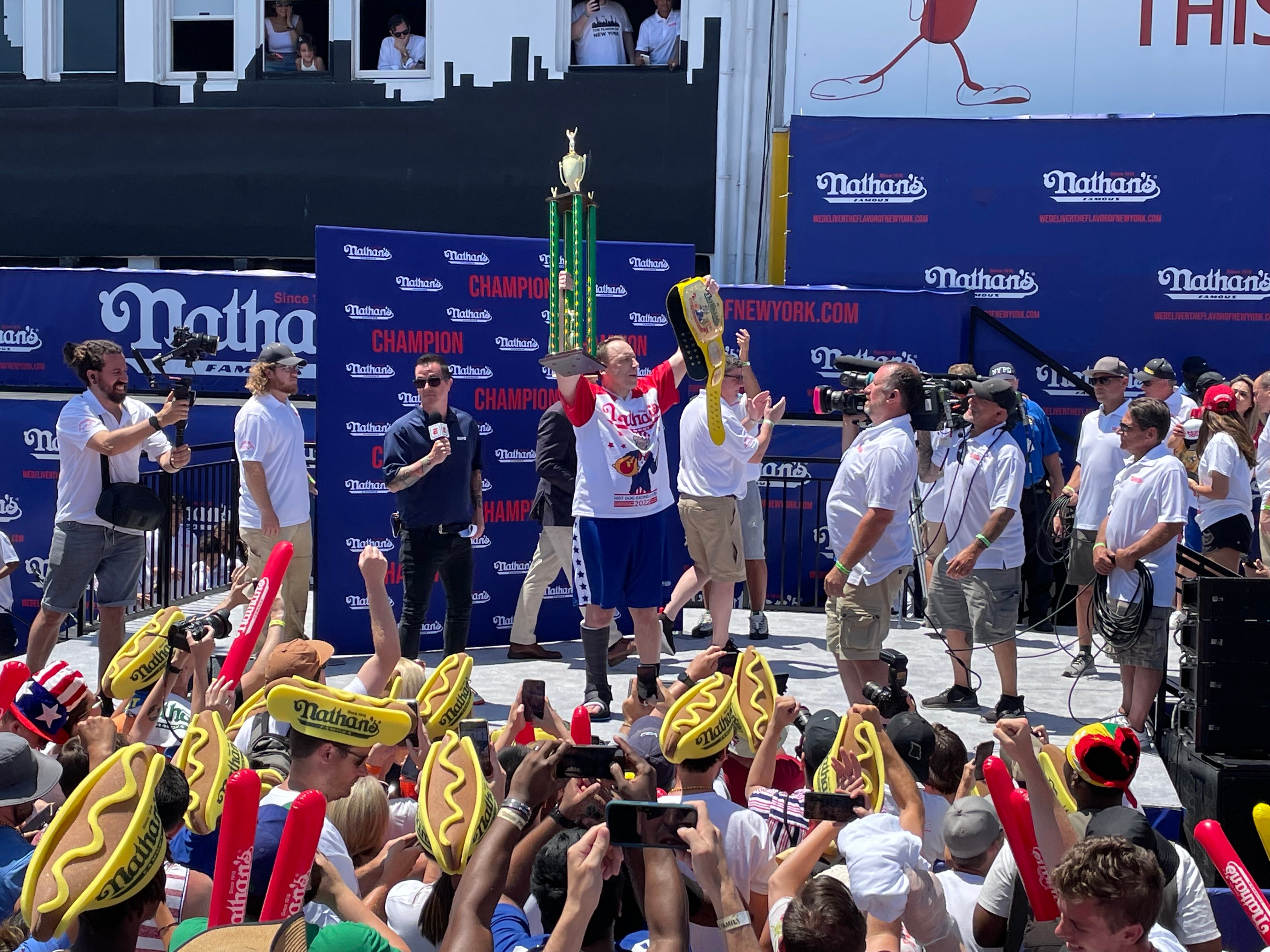 Joey Chestnut downs 63 hot dogs, wins Nathan's Famous contest for 15th time - Fox News : Competitive eating phenom Joey Chestnut captured his 15th title on Monday, July 4th, at Nathan’s Famous Hot Dog Eating Contest, an annual Independence Day tradition on Coney Island.  | Tranquility 國際社群