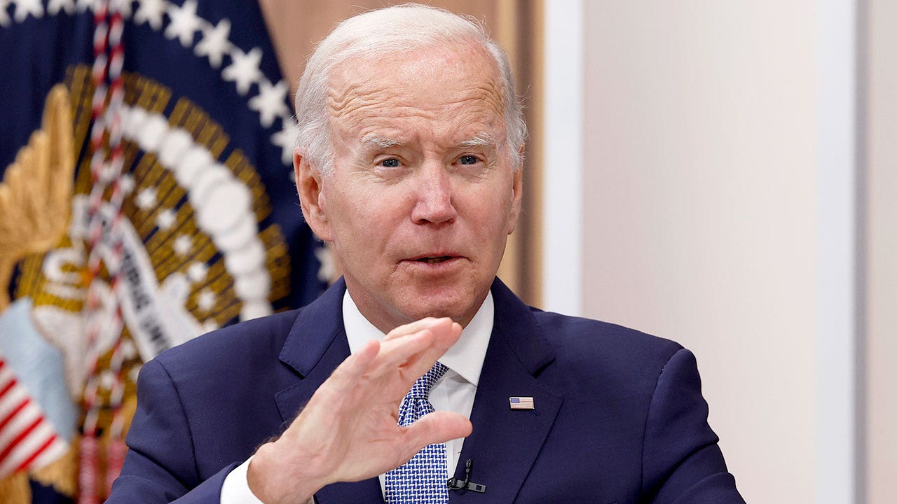 News :Biden builds the border wall, media redefines a recession and more top headlines