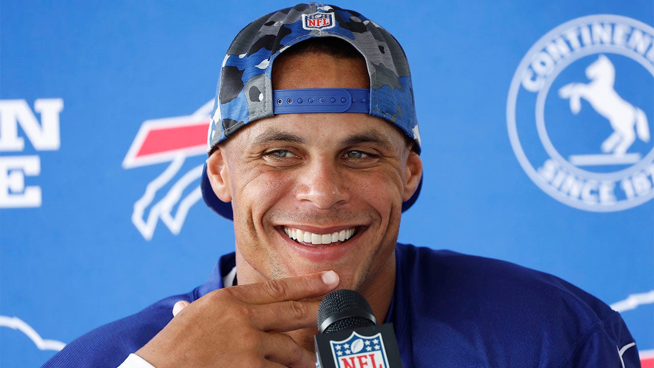 Jordan Poyer Doesn't Like the Taxes in New York State