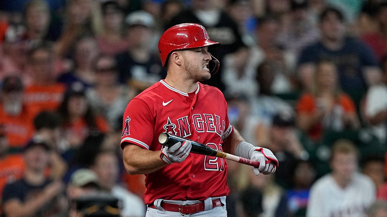 Trout strikes again as Angels topple Mariners to begin twinbill