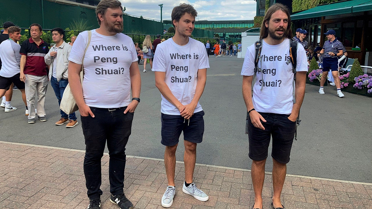 Wimbledon 2022: Peng Shuai supporters show up to grounds, activist says he was questioned, searched