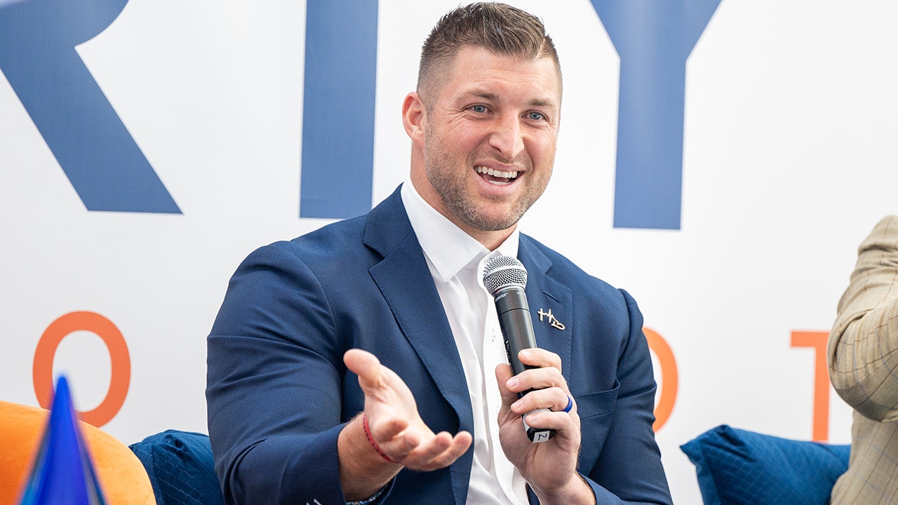 Tim Tebow to become part owner of expansion hockey team in the ECHL
