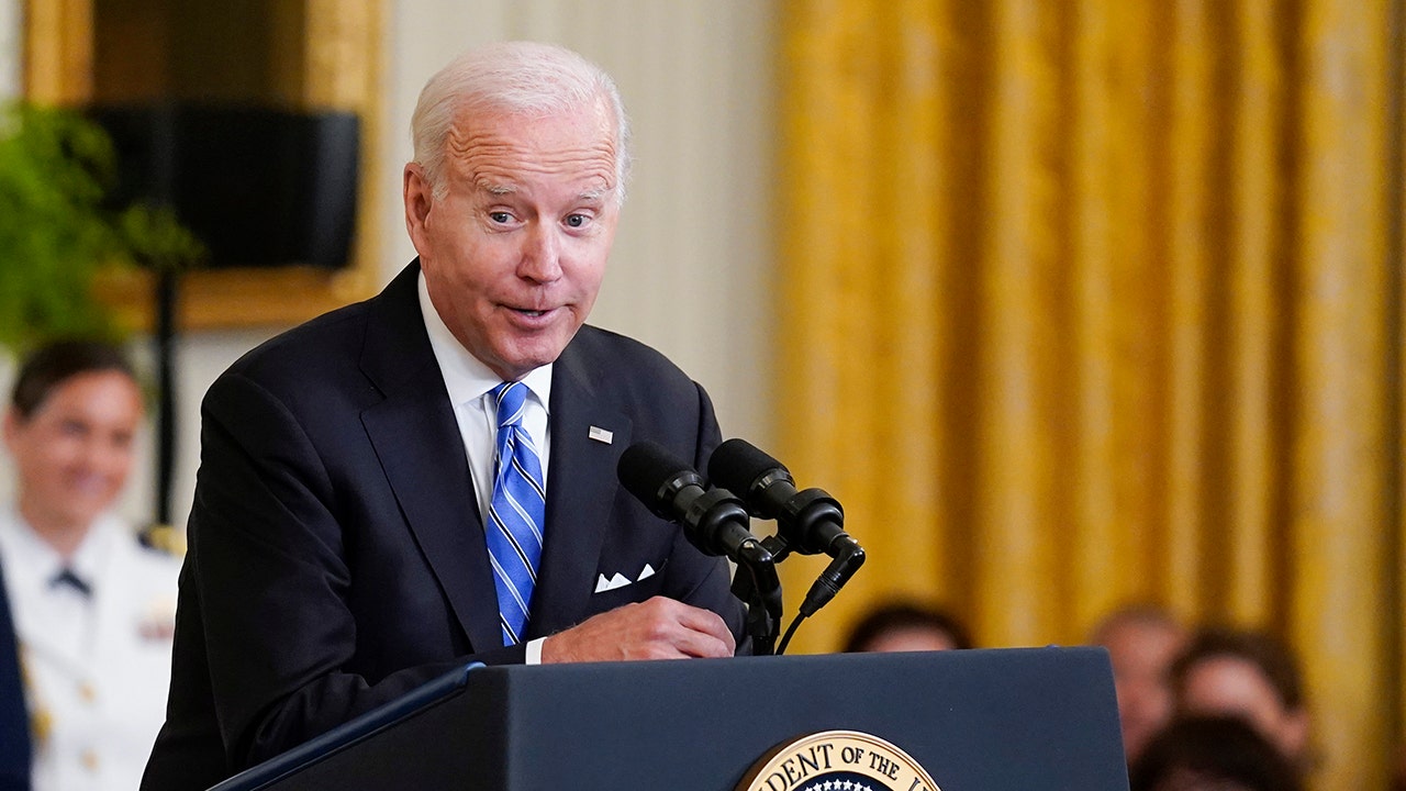 White House called out for cover-up of Biden teleprompter gaffe: ‘Paid to lie for a living’