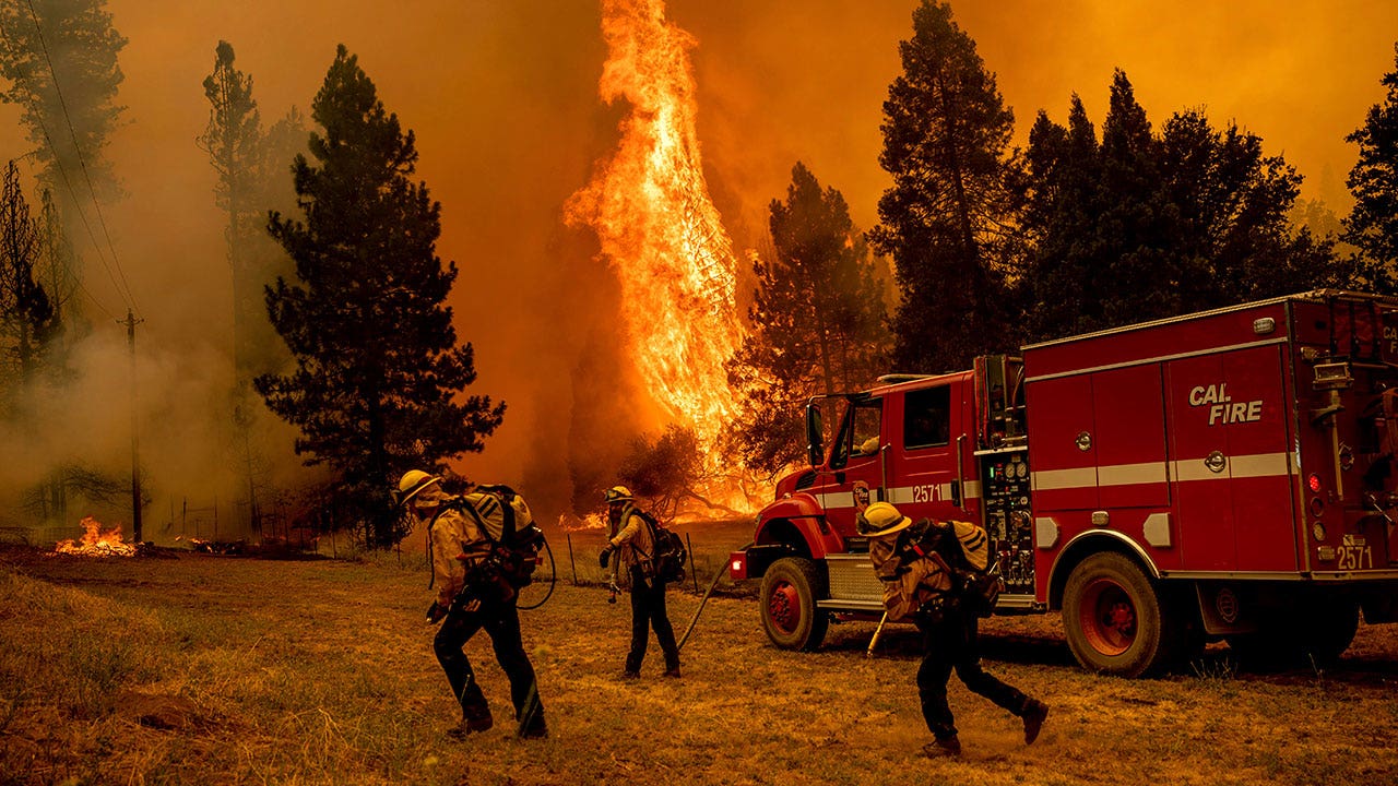 Governor declares emergency over wildfire near Yosemite