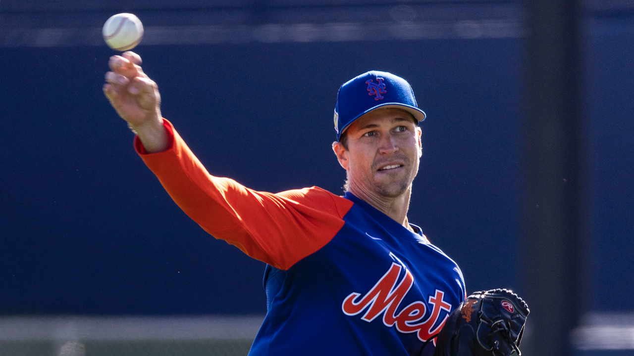 Mets' deGrom plays catch, studies mechanics amid side issue - The