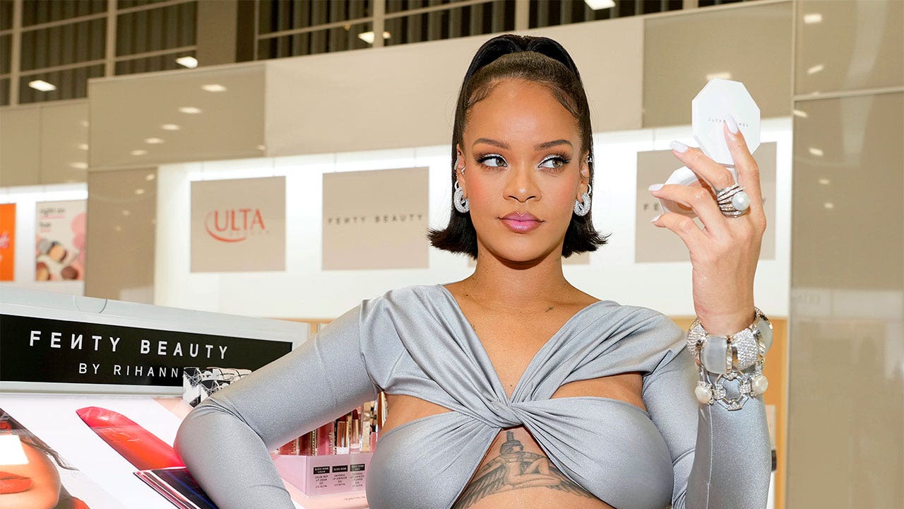 Rihanna will be the 2023 Super Bowl halftime performer. (Kevin Mazur/Getty Images for Fenty Beauty by Rihanna)