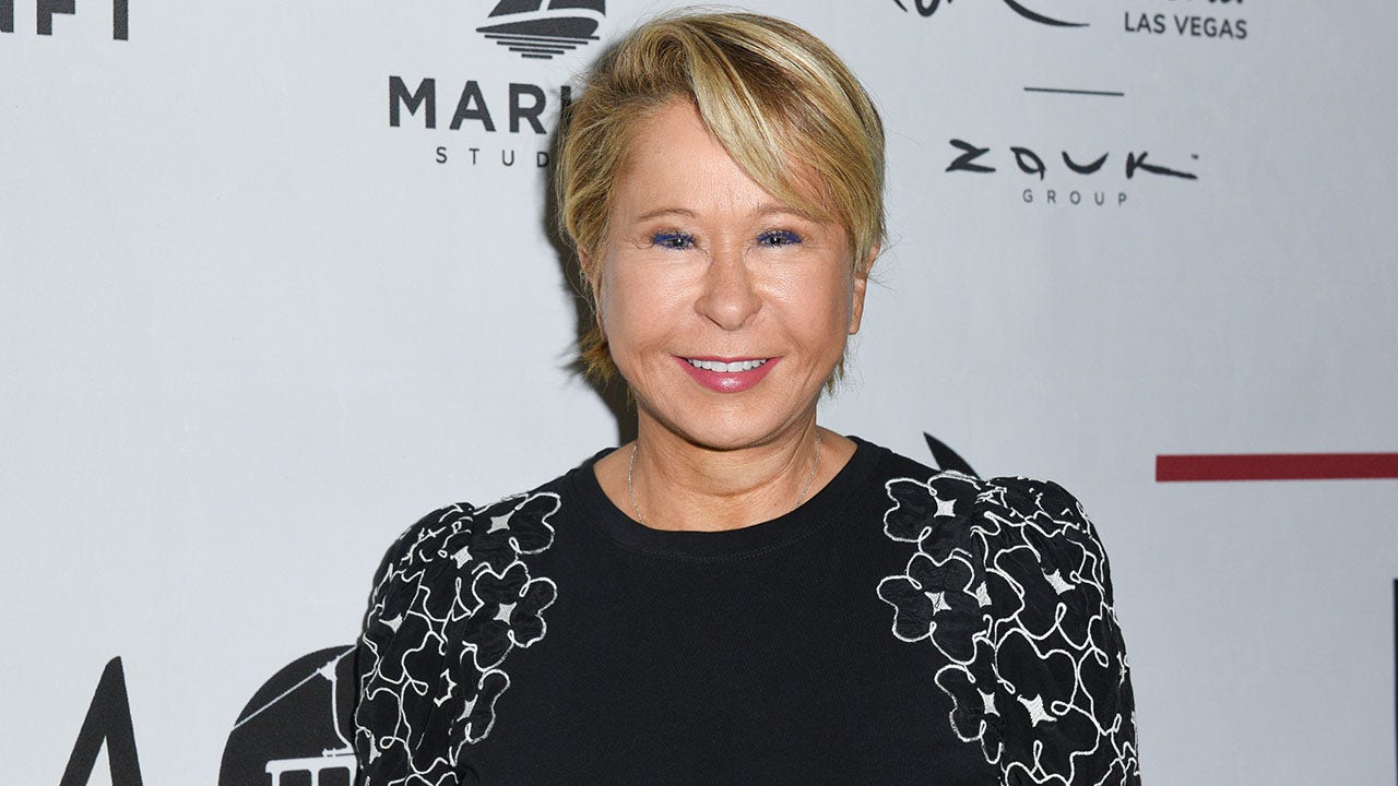 'The Simpsons' star Yeardley Smith marries former detective hired to protect her