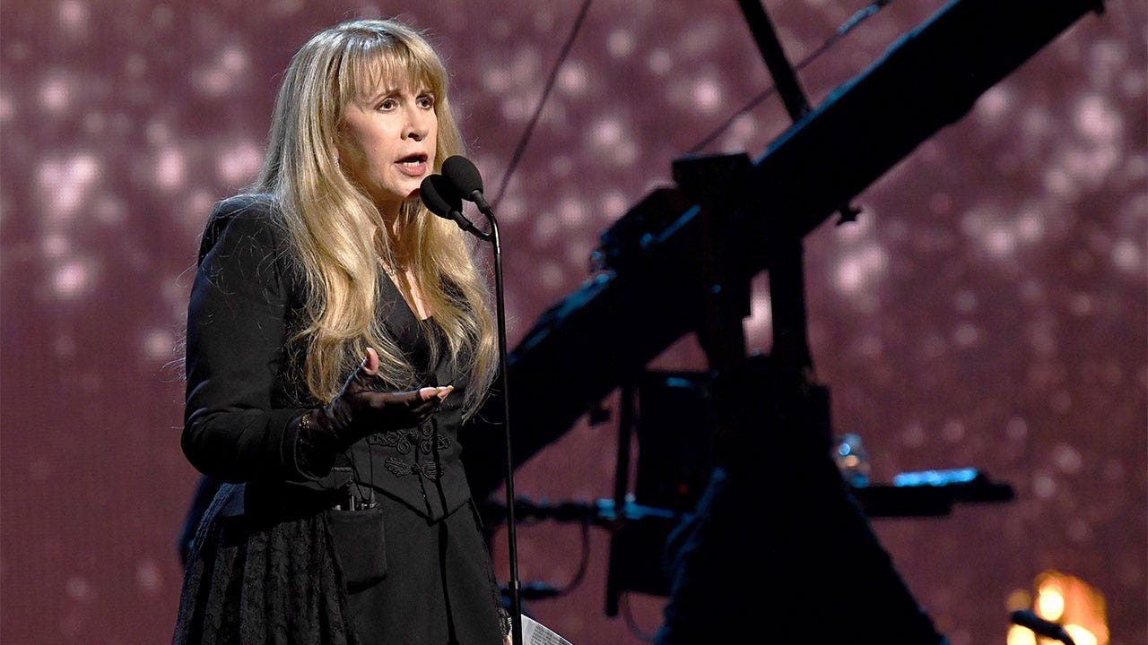 Stevie Nicks announces tour dates for fall 2022