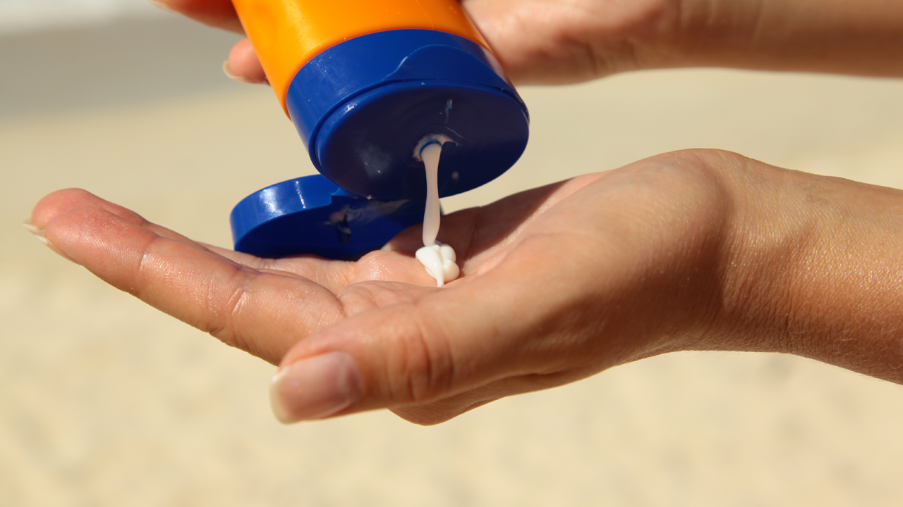 A Comprehensive Guide to Wearing Sunscreen Correctly: Tips for Choosing and Applying SPF