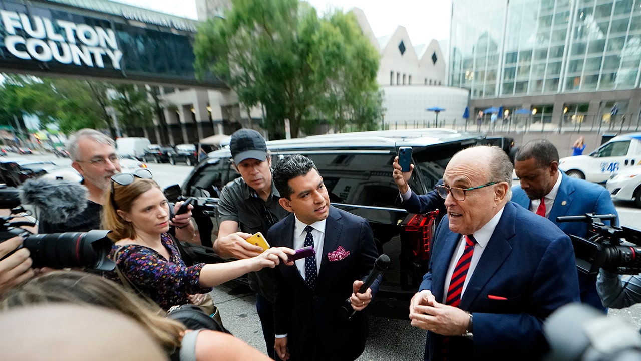 Rudy Giuliani arrives at Georgia courthouse for ordered testimony in Trump criminal probe