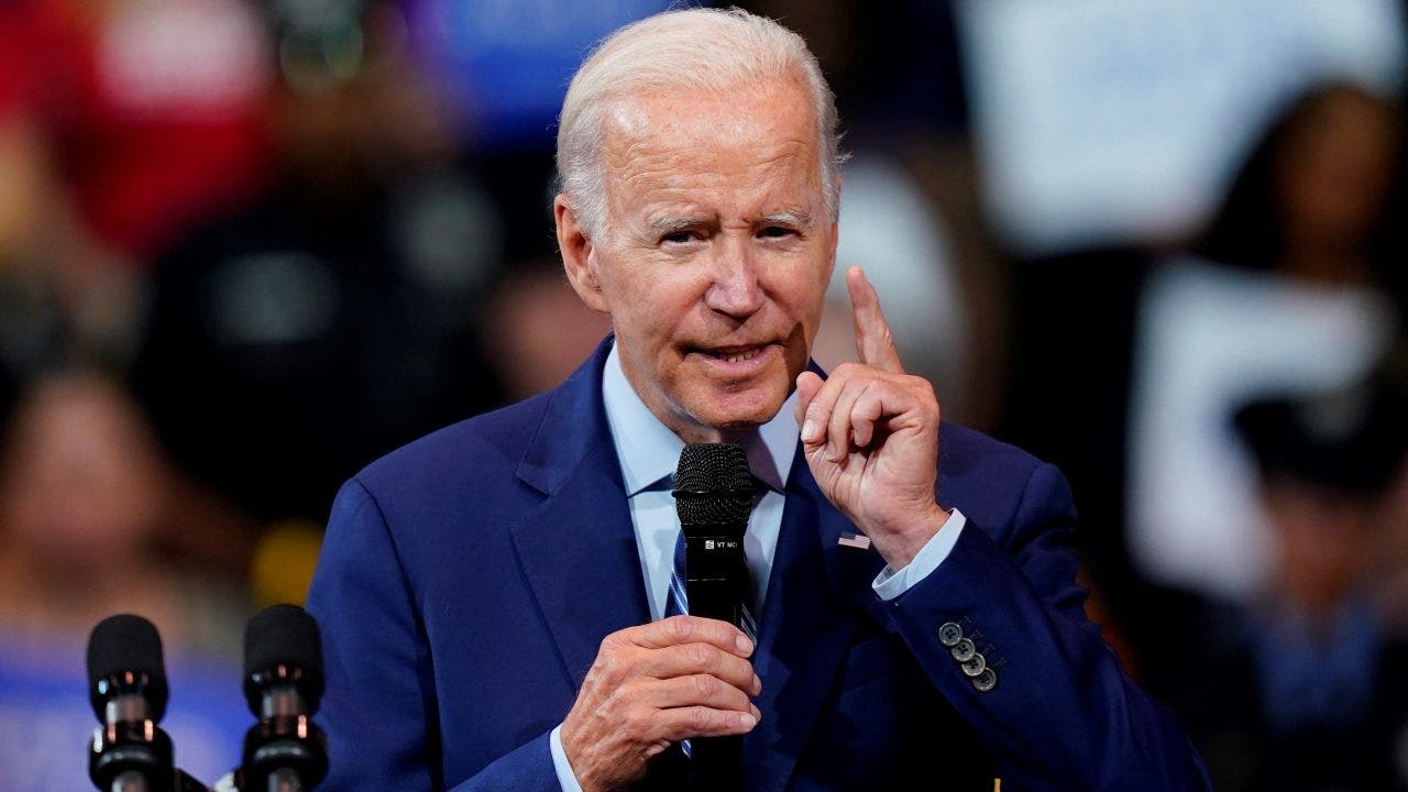 Biden unsettles Marine Band members by campaigning for Democrats at official event where they played – Fox News