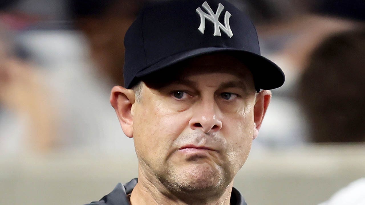Yankees' Aaron Boone slams table in frustration after team falls to Blue  Jays: 'We got to play better