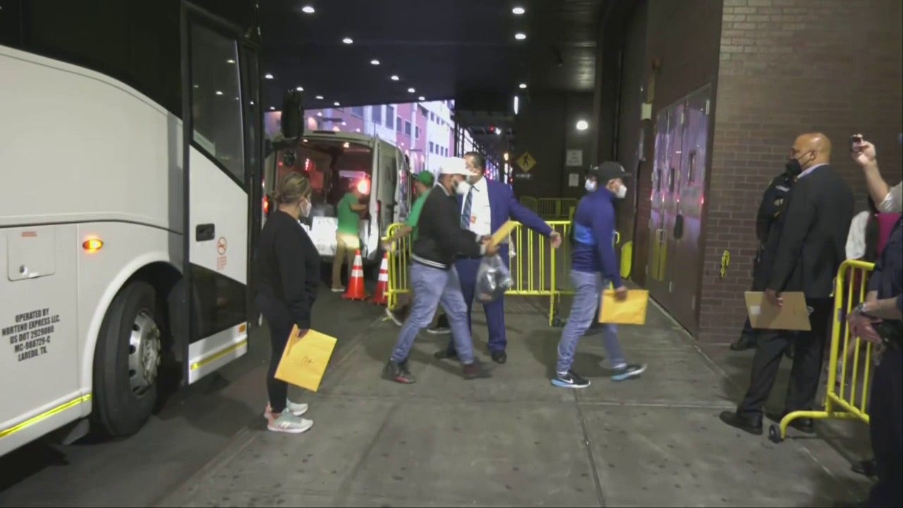 2 more migrant buses from Texas arrive in NYC as border crisis continues