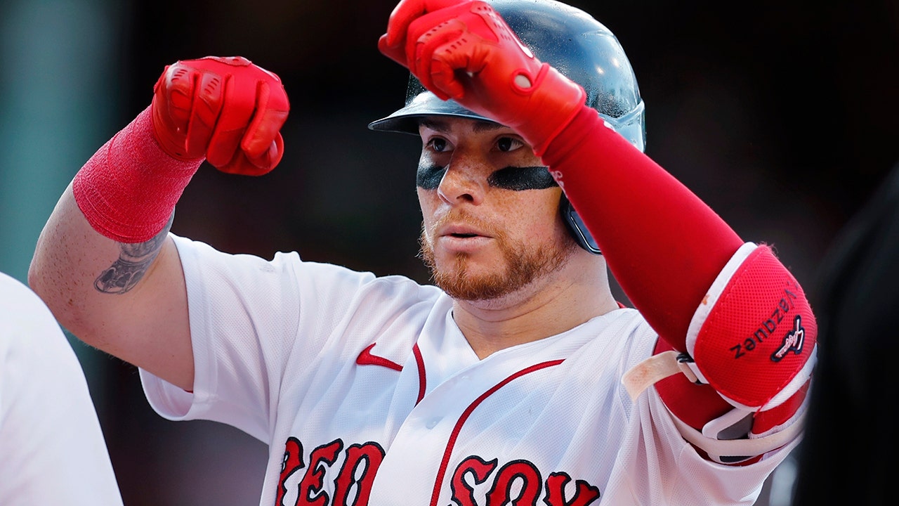 MLB trade deadline 2022: Red Sox trade Christian Vazquez to opponent while  talking to reporters
