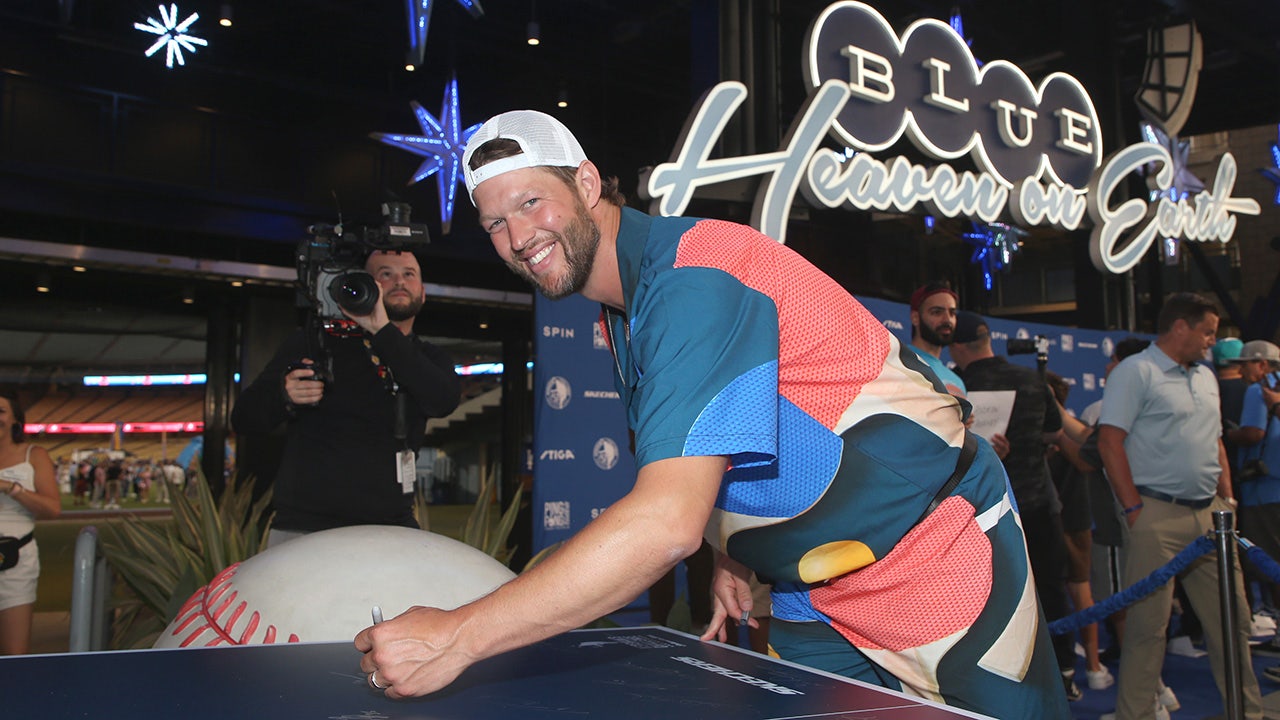 Watch: Clayton Kershaw meets young fan whose grandpa died of cancer – NBC  Sports Chicago